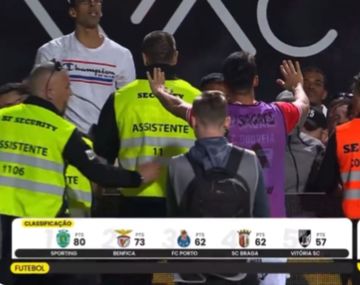 El tenso momento que vivieron Di María y Otamendi con los hinchas de Benfica