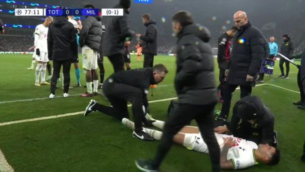 Preocupación en Argentina: Cuti Romero se fue expulsado y sintió una molestia