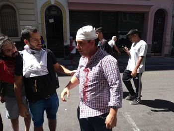 Un periodista de C5N brutalmente herido en la protesta frente al Congreso