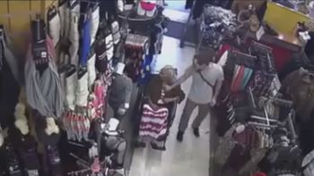 video: le robo a una senora de 93 anos que estaba en silla de ruedas video: le robo a una senora de 93 anos que estaba en silla de ruedas