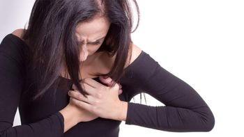 una de cada tres mujeres muere por enfermedad cardiovascular una de cada tres mujeres muere por enfermedad cardiovascular