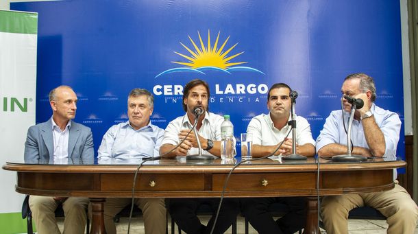 La conferencia de prensa contó con la presencia de varias autoridades nacionales.