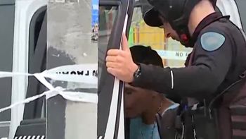 robo y persecucion termino a los tiros en villa fraga: el dueno de la camioneta iba en el vehiculo robo y persecucion termino a los tiros en villa fraga: el dueno de la camioneta iba en el vehiculo