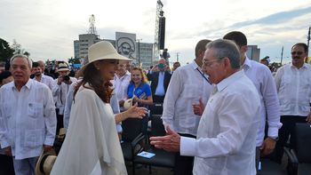 La presidenta Cristina Kirchner junto con su par de Cuba, Raúl Castro. La presidenta Cristina Kirchner junto con su par de Cuba, Raúl Castro.