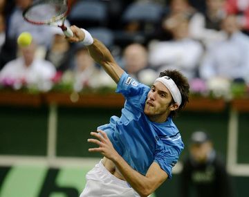 Leo Mayer derrotó a Vesely y cerró una jornada decorosa