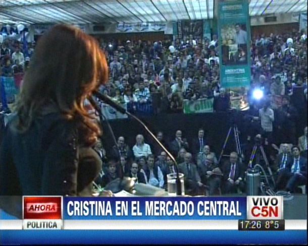 Los chistes de Cristina durante el acto en el Mercado Central