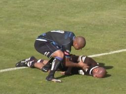 susto en el ascenso: un jugador de platense se desmayo tras un choque susto en el ascenso: un jugador de platense se desmayo tras un choque