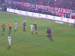El golazo de Lionel Messi a Newells en la despedida de Maxi Rodríguez