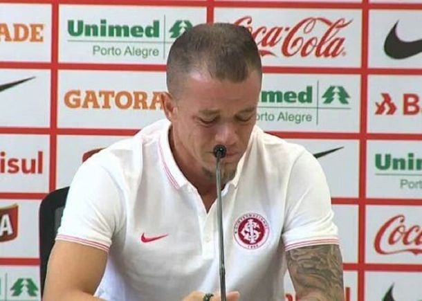 Entre lágrimas, D´Alessandro se despidió del Inter de Porto Alegre y confirmó su regreso