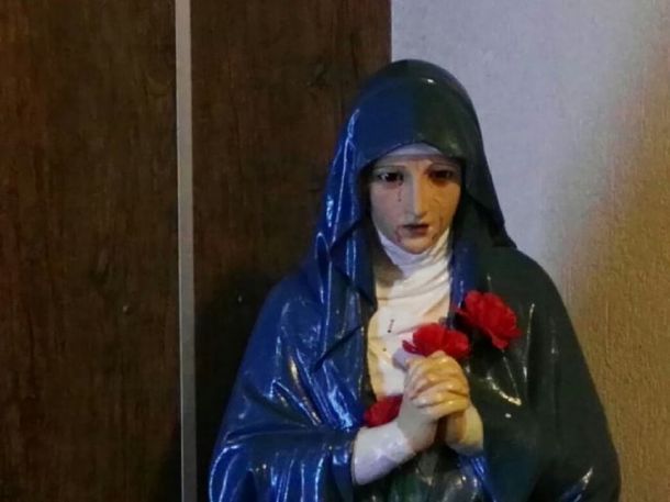Conmoción por la virgen que llora sangre en Paraná