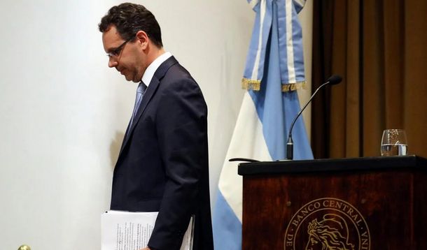 Las tasas altas ya no alcanzan y se apaga la aspiradora de Sandleris: los bancos comienzan a rechazar las Leliq