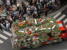 aplausos y llanto en el ultimo adios a los bomberos heroes aplausos y llanto en el ultimo adios a los bomberos heroes