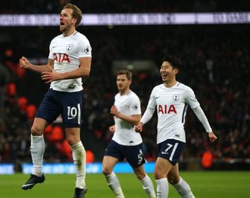 Kane hizo tres tantos y desbancó a Messi como el máximo goleador de 2017