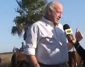 Blooper en Entre Ríos: un veterinario fue embestido por una vaca en medio de una entrevista