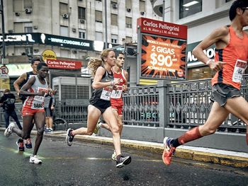 Se corre una maratón y hay varios cortes en la Ciudad