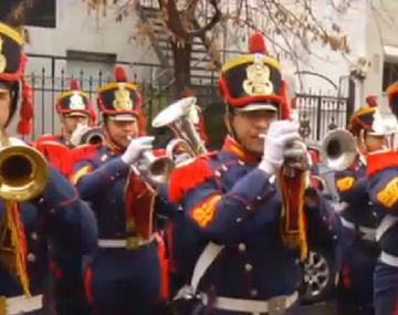 Así tocaron el Himno los Granaderos en C5N