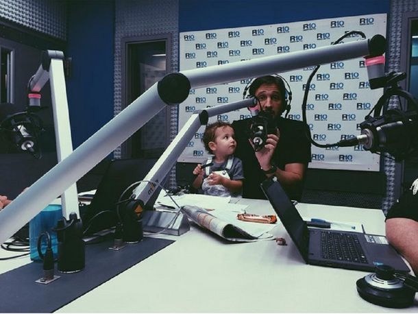 Co-conductor de lujo: Germán Paoloski llevó a su hijo León a Radio 10