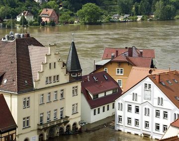 Más de 20 mil evacuados en Alemania por crecida de un río