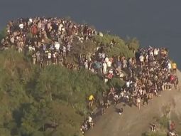 panico en rio de janeiro: 200 turistas quedaron atrapados en la cima del morro de una favela panico en rio de janeiro: 200 turistas quedaron atrapados en la cima del morro de una favela