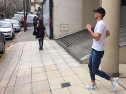 Alario sale de la clínica este lunes (foto: Twitter) Alario sale de la clínica este lunes (foto: Twitter)