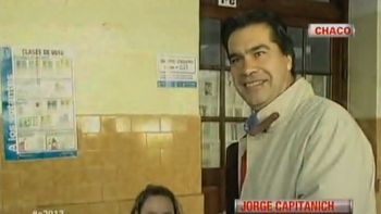 capitanich, una de las primeras figuras politicas en ir a votar capitanich, una de las primeras figuras politicas en ir a votar