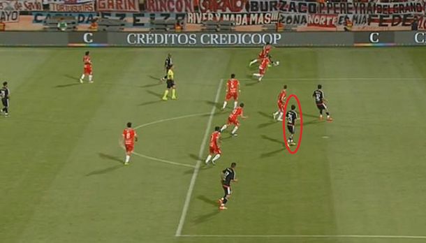 La imagen es clara: Nacho Fernández está adelantado.