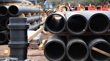 OSE comenzó la colocación de 8 kilómetros de tuberías para extraer agua de una cantera de Ancap que nunca había sido utilizada como fuente hídrica. OSE comenzó la colocación de 8 kilómetros de tuberías para extraer agua de una cantera de Ancap que nunca había sido utilizada como fuente hídrica.