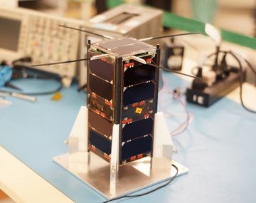 Argentina lanza al espacio el nanosatélite Manolito
