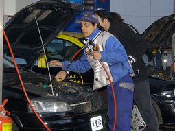 tras la amenaza de uber, un golpe real a los taxistas: aumento el gnc tras la amenaza de uber, un golpe real a los taxistas: aumento el gnc