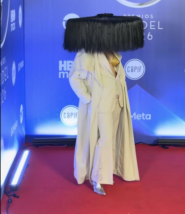 El jugado look de Marilina Bertoldi en los Premios Gardel.