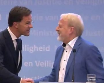 El blooper del primer ministro de Holanda por el coronavirus