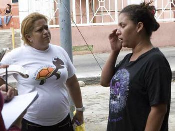 Una chica con síndrome de Down arrojó a un bebé a un tanque y lo ahogó