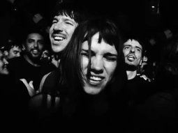bestia bebe presenta yendo rapido a ningun lugar, su nuevo disco bestia bebe presenta yendo rapido a ningun lugar, su nuevo disco
