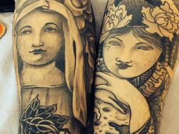 El famoso que se tatuó una virgen y una geisha en sus brazos