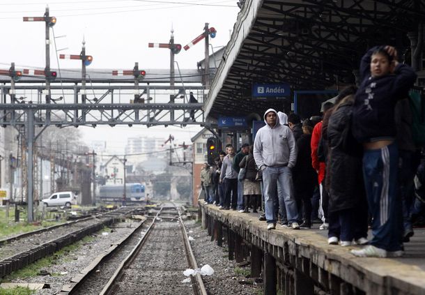 Reunión clave en Trabajo para desactivar el paro de trenes