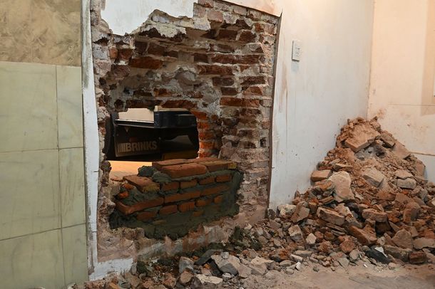 De película: tomaron de rehén a una familia para abrir un boquete en su casa y robar en una empresa de caudales