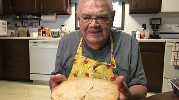 el hombre que tiene 98 anos y cocina para ayudar a quienes mas lo necesitan el hombre que tiene 98 anos y cocina para ayudar a quienes mas lo necesitan