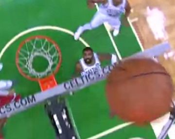 Con suspenso, la pelota terminó entrando en el aro