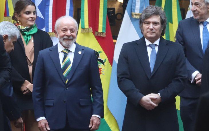 El frío y distante saludo de Lula da Silva a Milei en la Cumbre del Mercosur