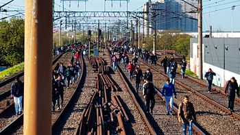 con importantes demoras, volvio a funcionar el tren roca con importantes demoras, volvio a funcionar el tren roca