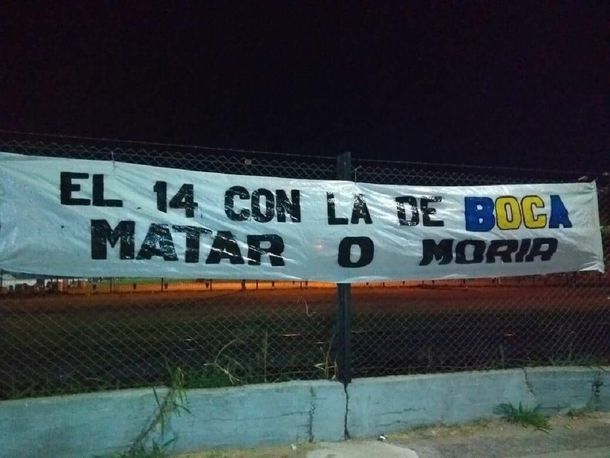¿Aliento, presión o amenaza? Aparecieron unas misteriosas banderas en La Boca