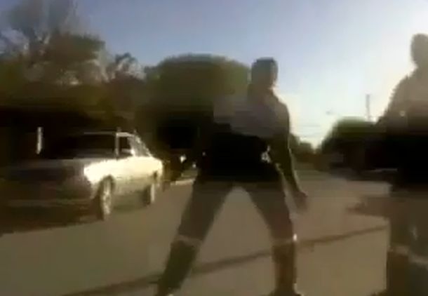Un motociclista burla controles y sube el video a YouTube