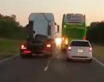 Camionero casi causa una masacre en la ruta 11