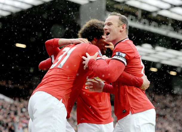 El Kun Agüero convirtió, pero el City cayó goleado en el clásico de Manchester