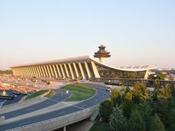 Estados Unidos endurecerá sus controles en aeropuertos para frenar el ingreso de una nueva cepa de Ébola. Estados Unidos endurecerá sus controles en aeropuertos para frenar el ingreso de una nueva cepa de Ébola.