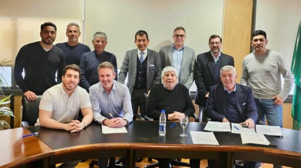 Camioneros acordó un aumento del 61% por paritarias