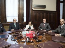 La Corte dispuso un aumento salarial del 12 por ciento para todo el Poder Judicial. La Corte dispuso un aumento salarial del 12 por ciento para todo el Poder Judicial.