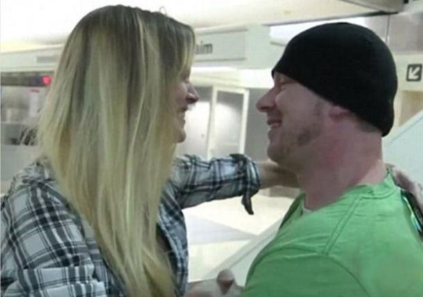 VIDEO: Se conocieron por Instagram y se casaron en el aeropuerto