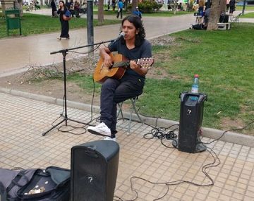 Cristian Gustavo Malbrán es un conocido artista callejero de San Juan