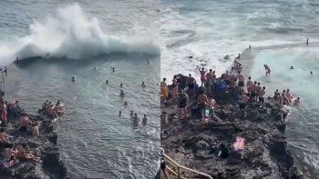 Una ola gigante mató a cuatro personas en Islas Canarias. Una ola gigante mató a cuatro personas en Islas Canarias.